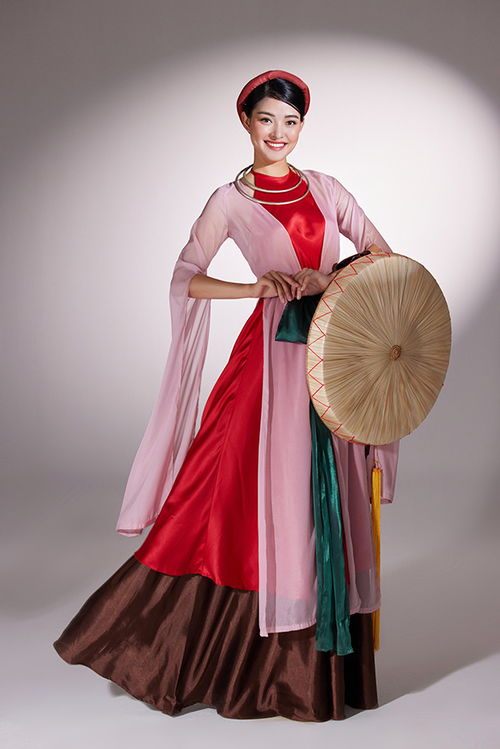 越南民族小姐 的参赛者身着民族服饰